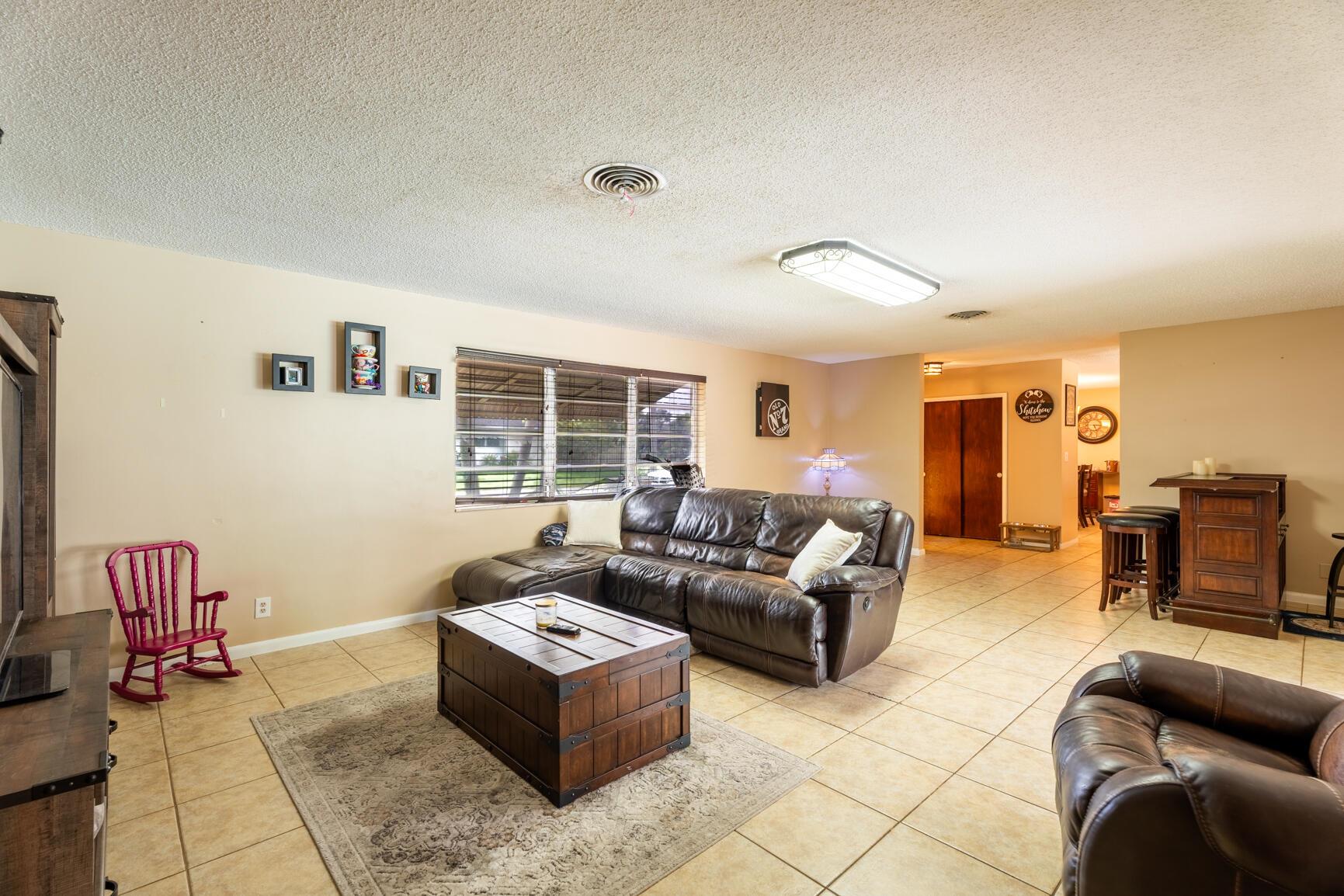 HOLLYWOOD HILLS - Residential