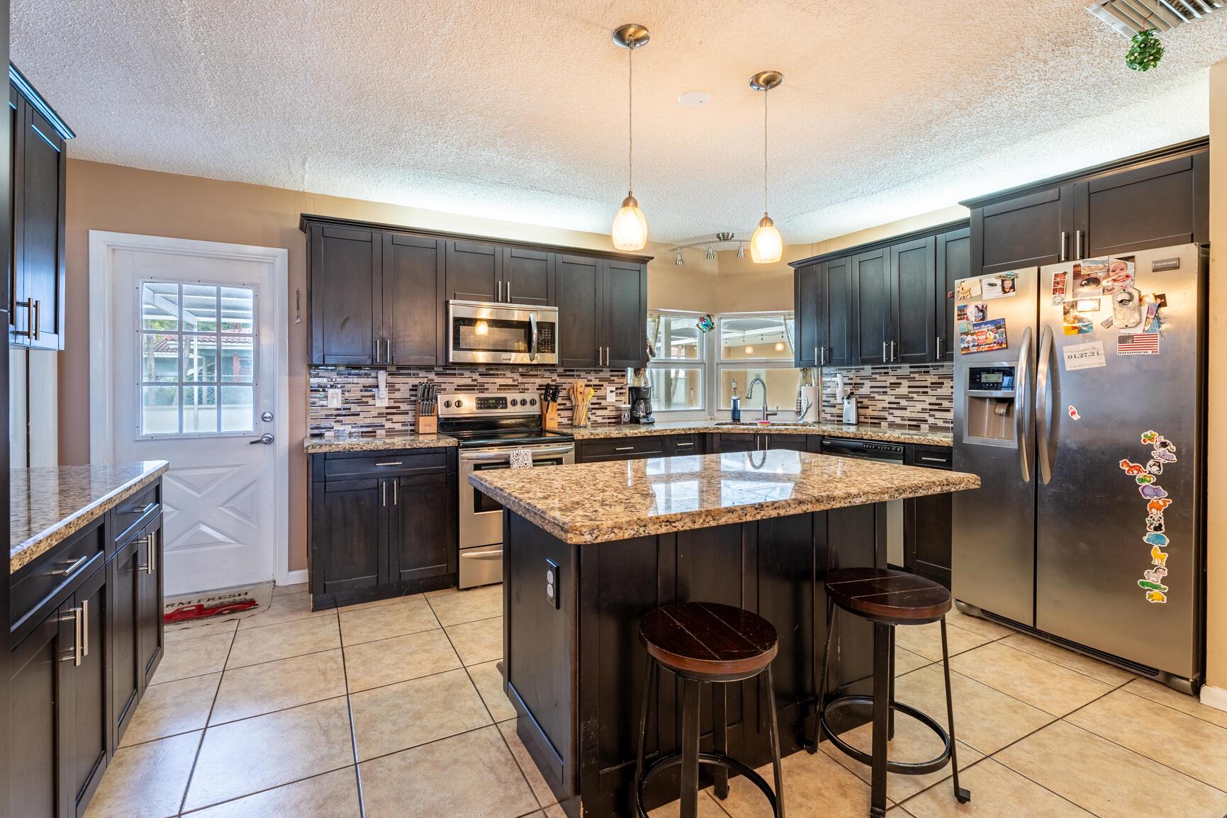 HOLLYWOOD HILLS - Residential