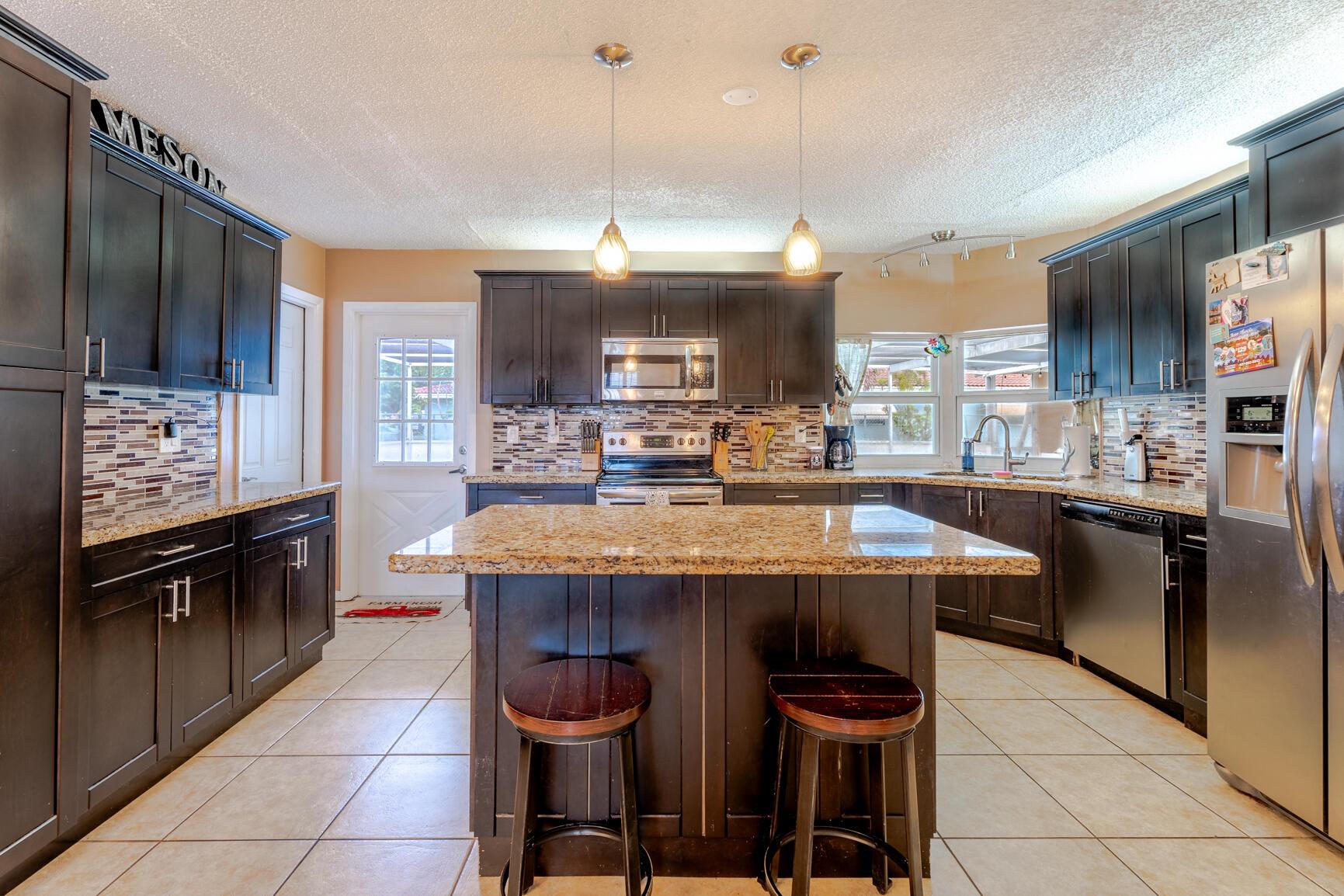 HOLLYWOOD HILLS - Residential