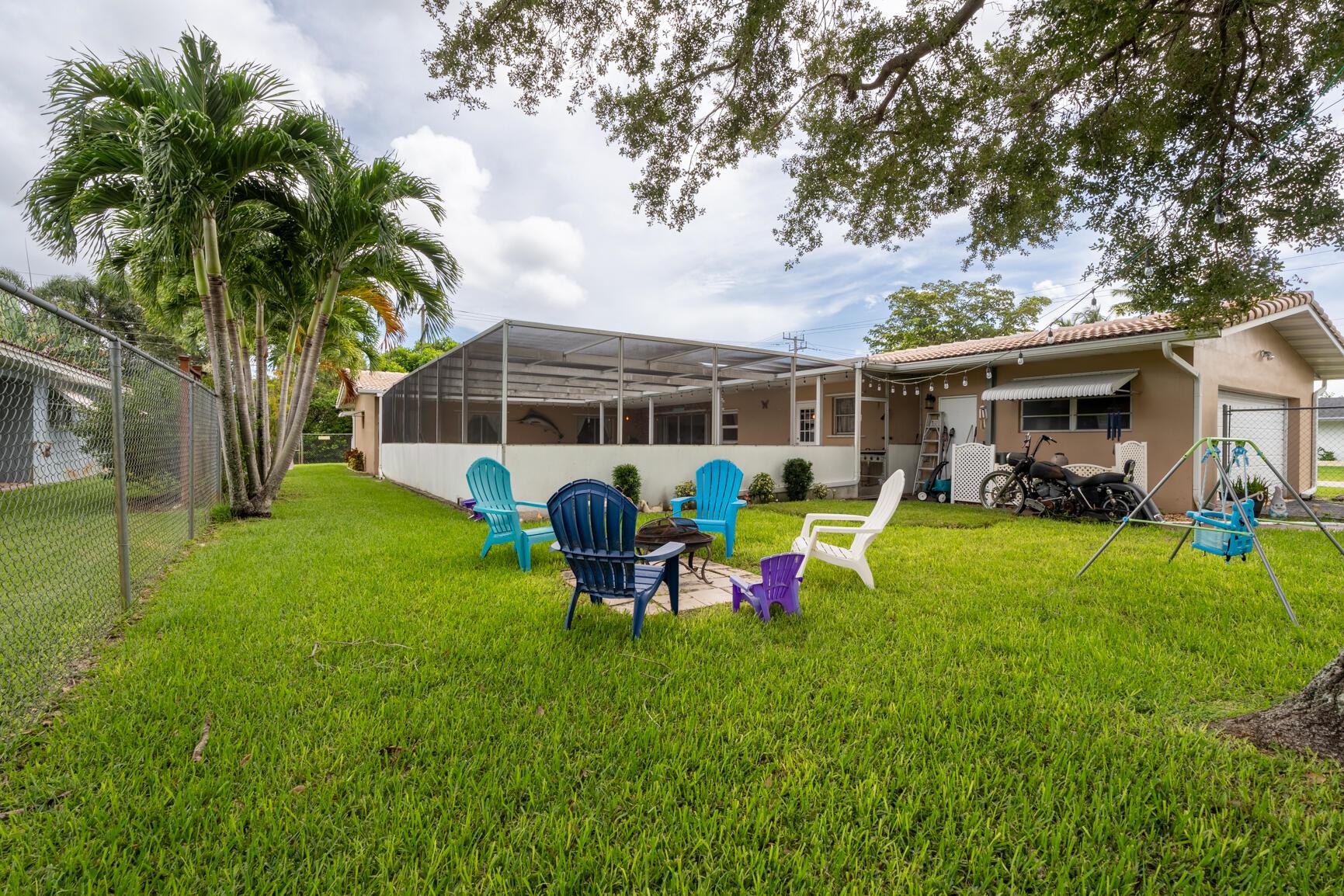 HOLLYWOOD HILLS - Residential