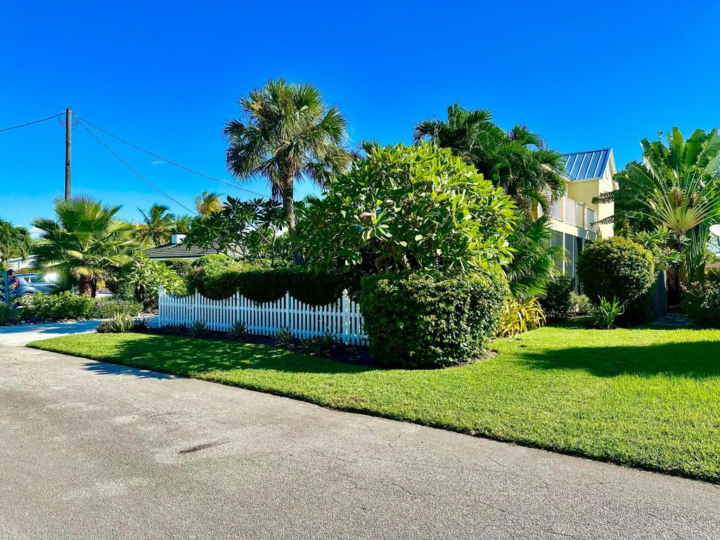 Photo of 1116 Fernandina Street, Fort Pierce, FL 34949 (MLS # R10930899)