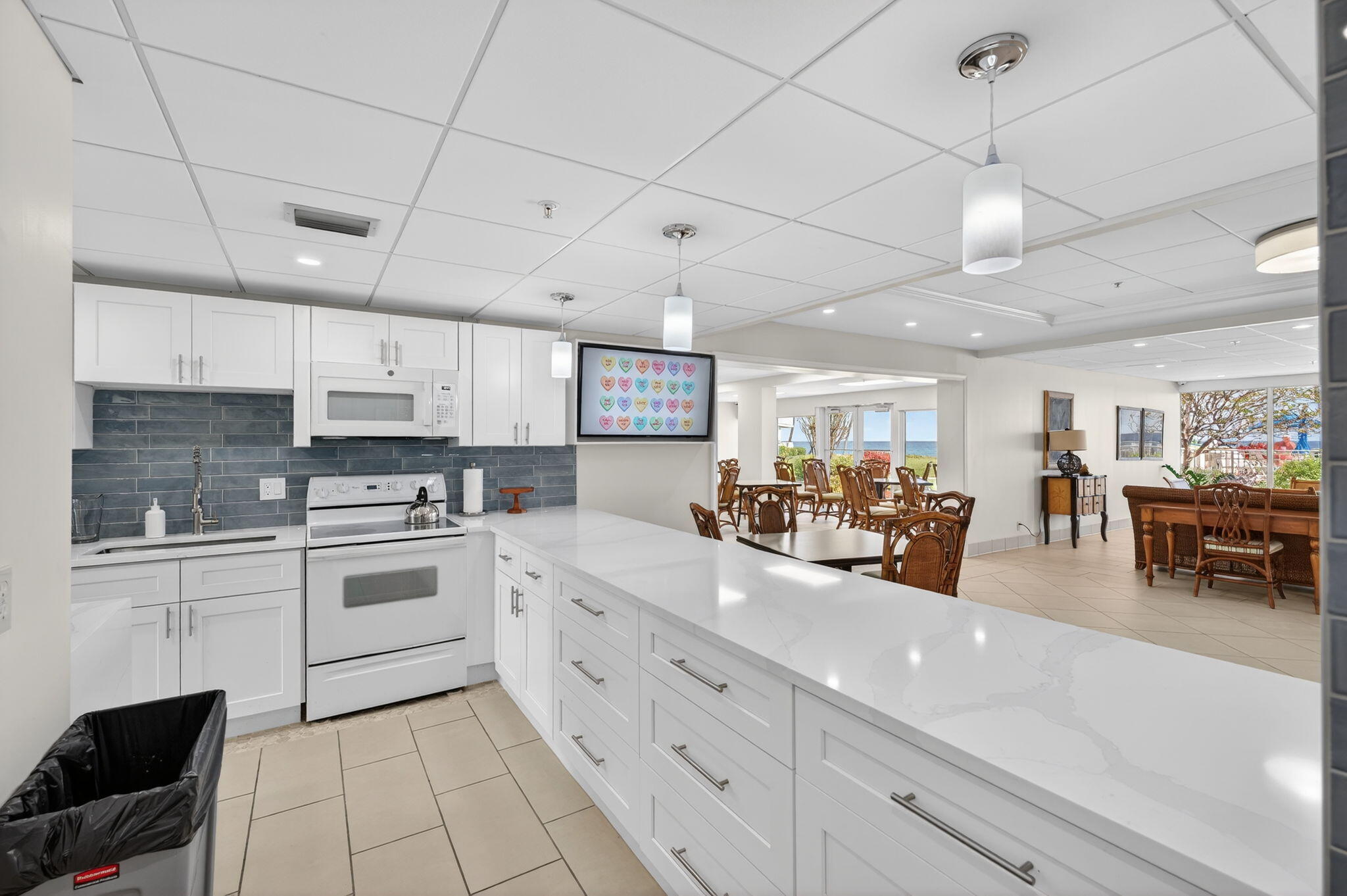 PENTHOUSE TOWERS CONDO - Residential