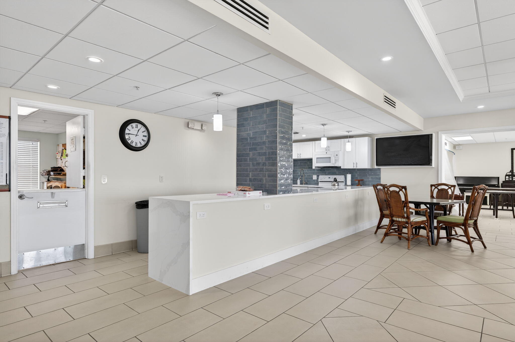 PENTHOUSE TOWERS CONDO - Residential