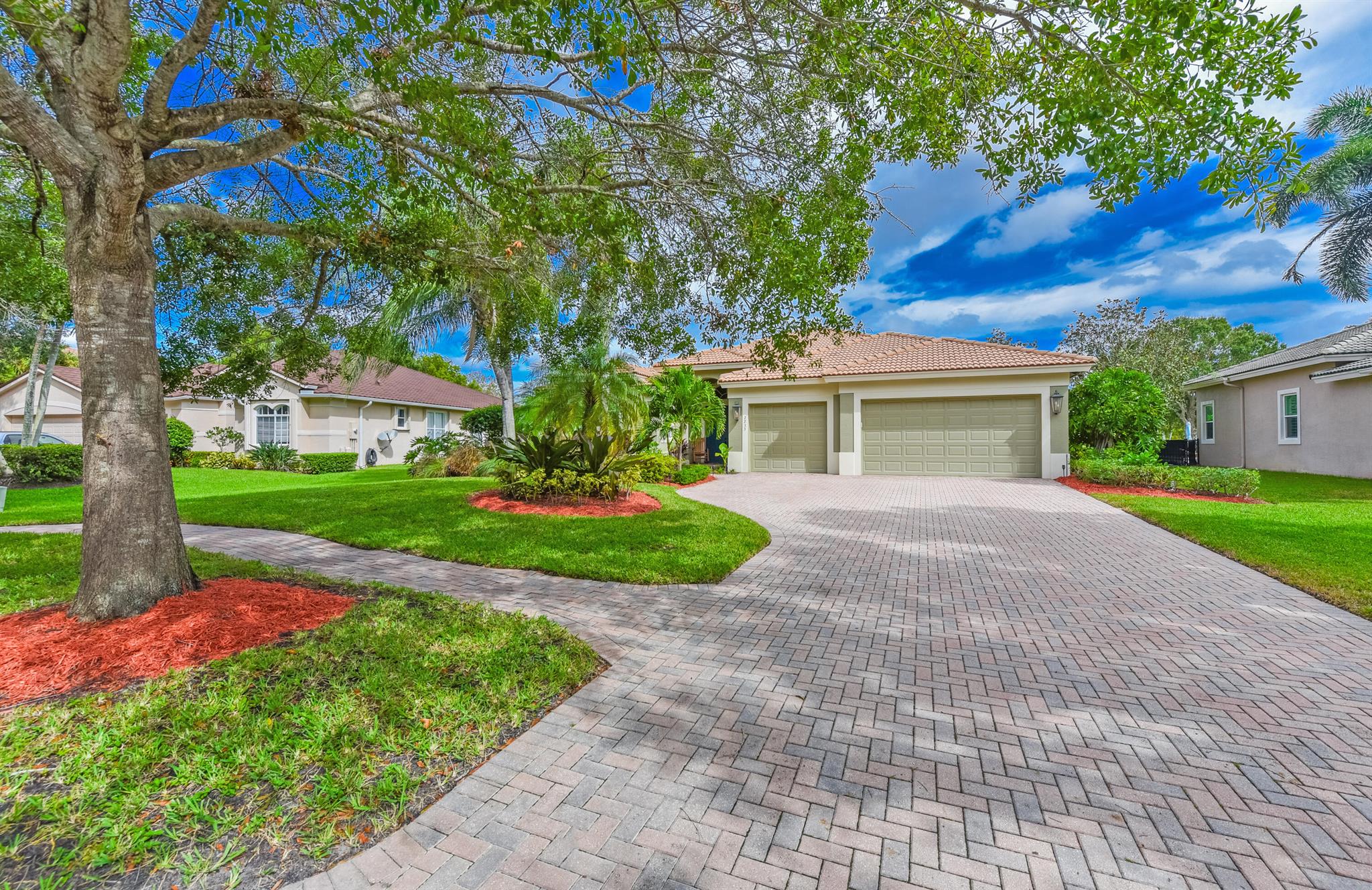 2233 SW Golden Bear Way