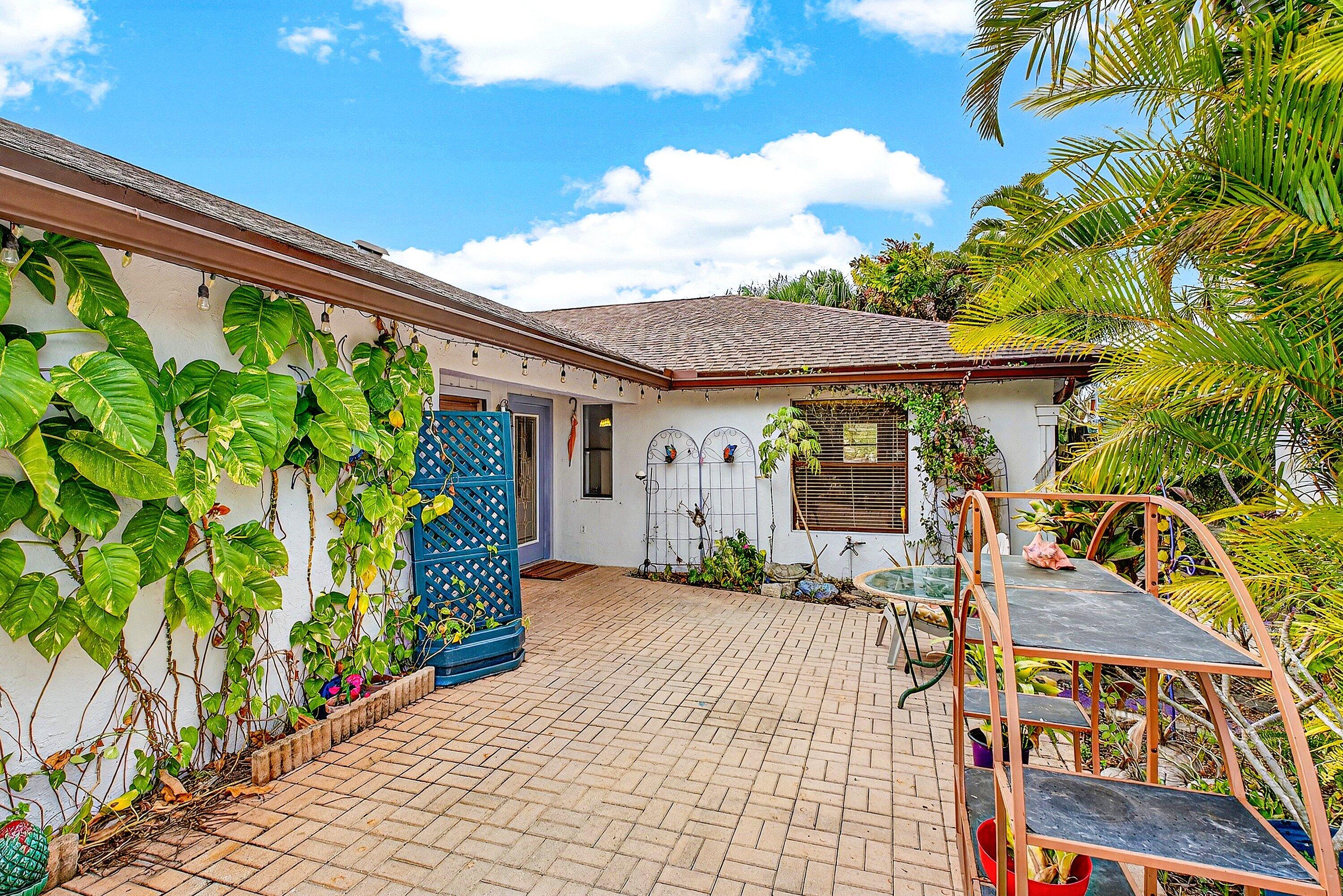 SOUTH SHORE NO 4 OF WELLINGTON - Residential