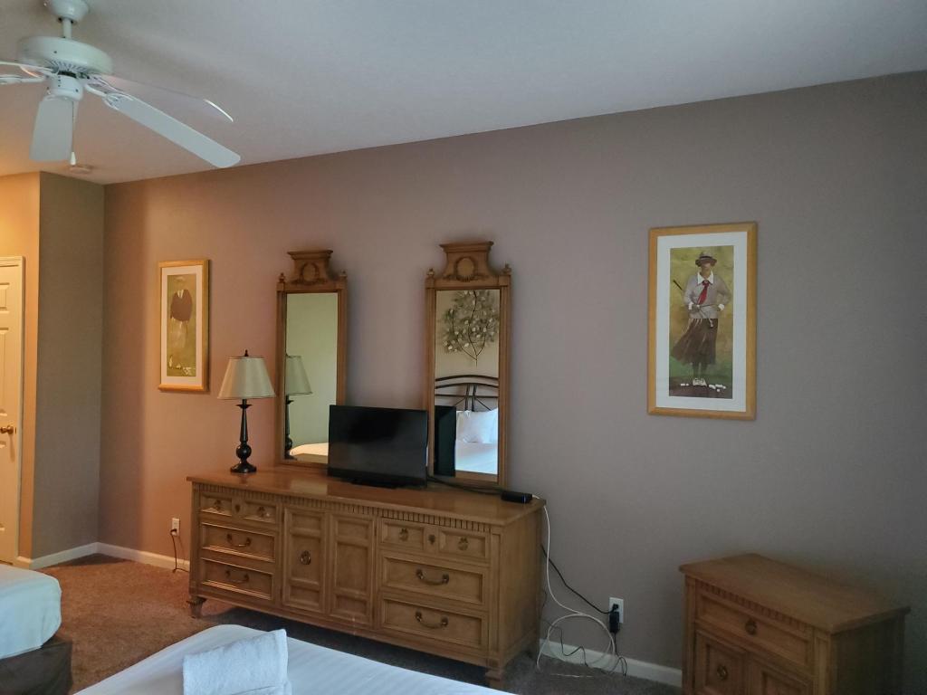 CASTLE PINES CONDOMINIUM - Residential Lease