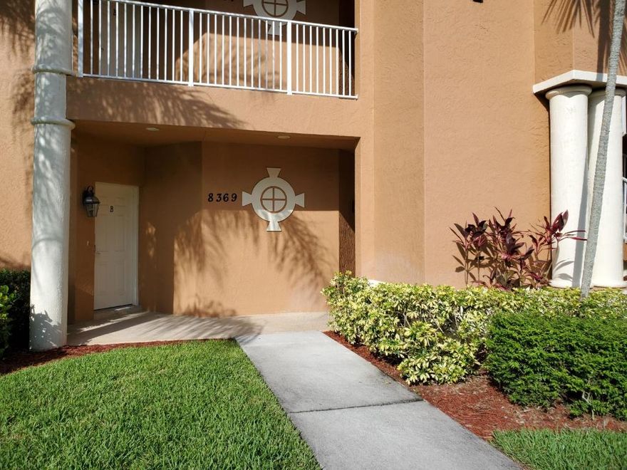 Enjoy this beautiful 1st floor condo at PGA Village, Castle Pines with 1 master bedroom, 1.1 bathroom. Fully furnished with utilities included. Gated access with community pool