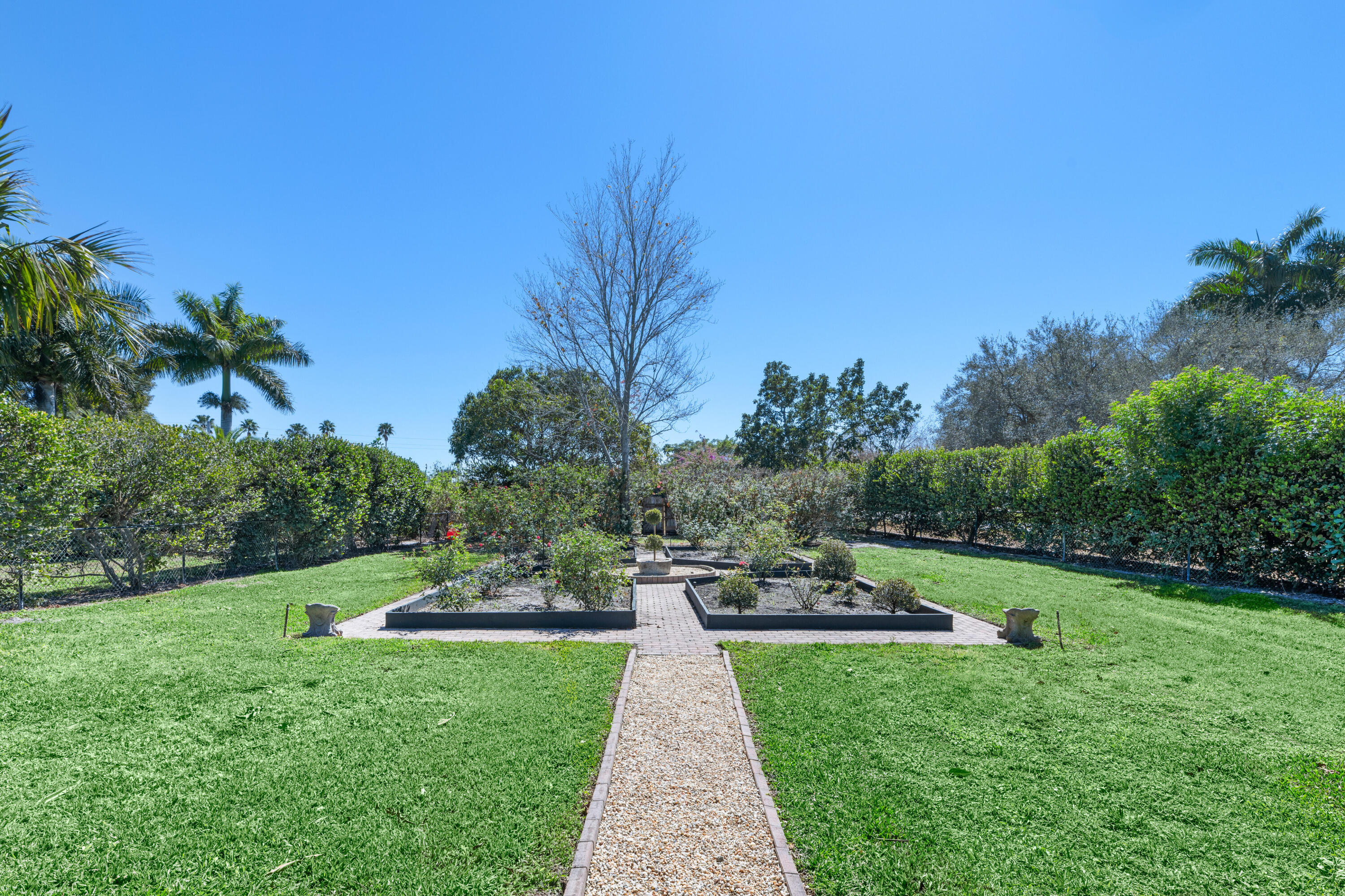 WELLINGTON AERO CLUB OF THE LANDINGS AT WELLINGTON - Residential