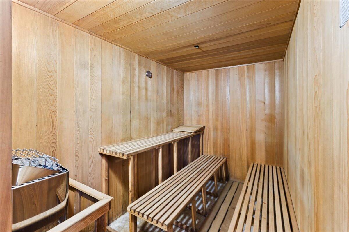 PARK PLACE CONDO - Residential Lease