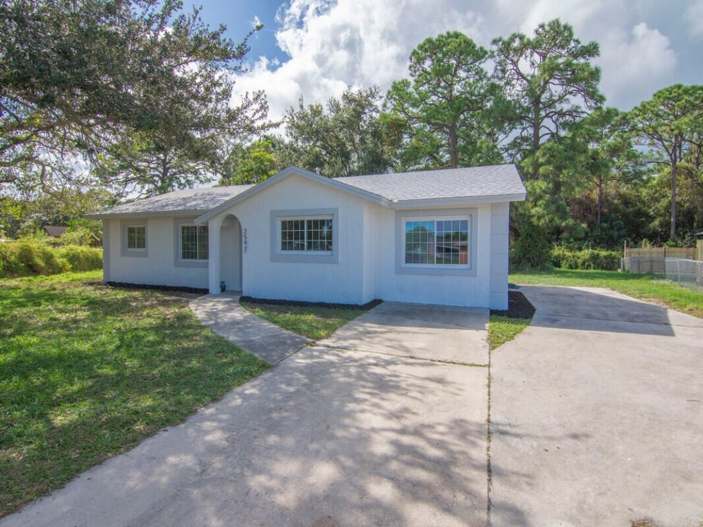 Photo of 2597 Bennett Drive, Fort Pierce, FL 34946 (MLS # R11036408)