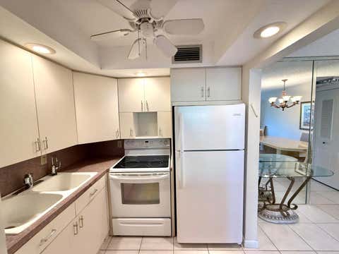 Tiny photo for 2009 Berkshire A, Deerfield Beach, FL 33442 (MLS # B26005509)