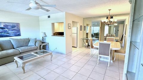 Tiny photo for 2009 Berkshire A, Deerfield Beach, FL 33442 (MLS # B26005509)