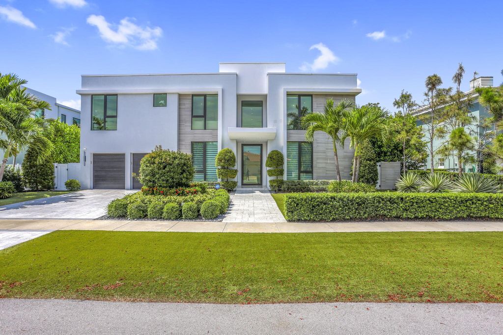Photo of 234 NE 4th Street, Boca Raton, FL 33432 (MLS # B26006209)