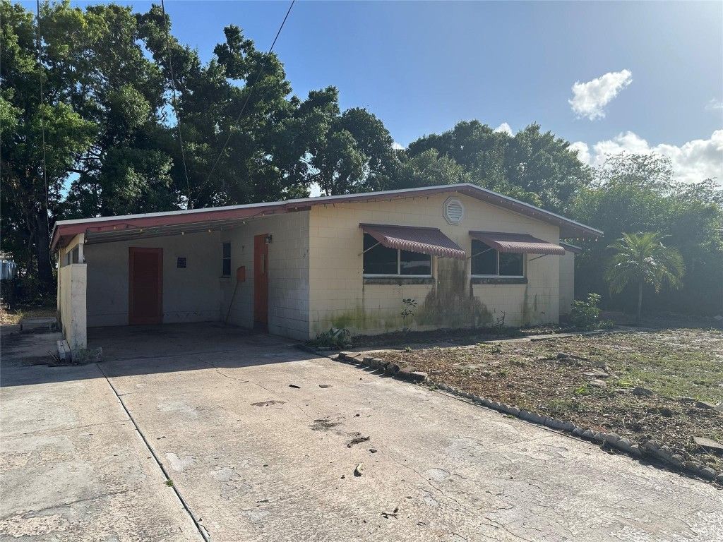 Photo of 113 Gardenia Avenue, Fort Pierce, FL 34982 (MLS # F10505432)