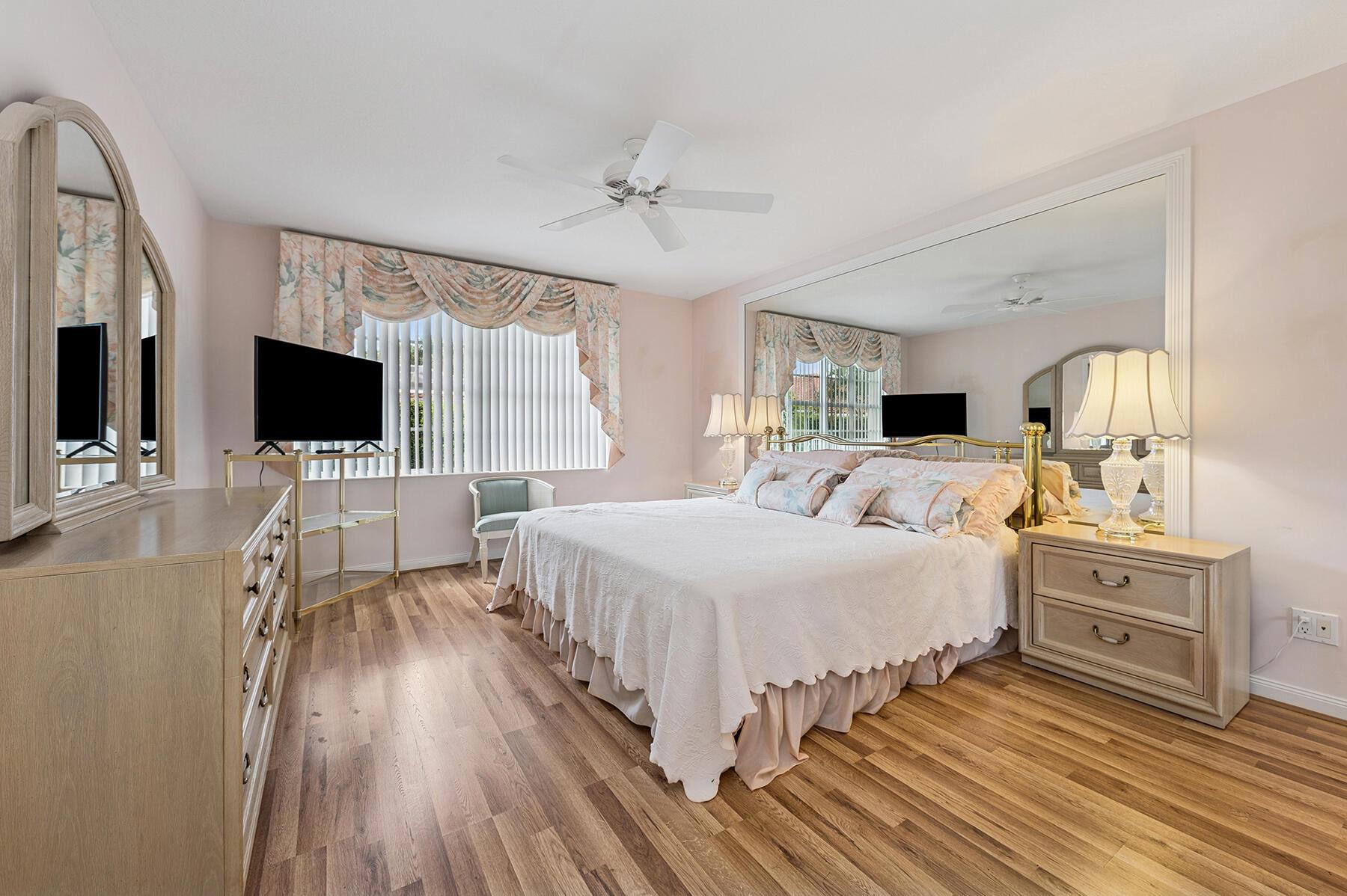 RIVERWALK - Residential