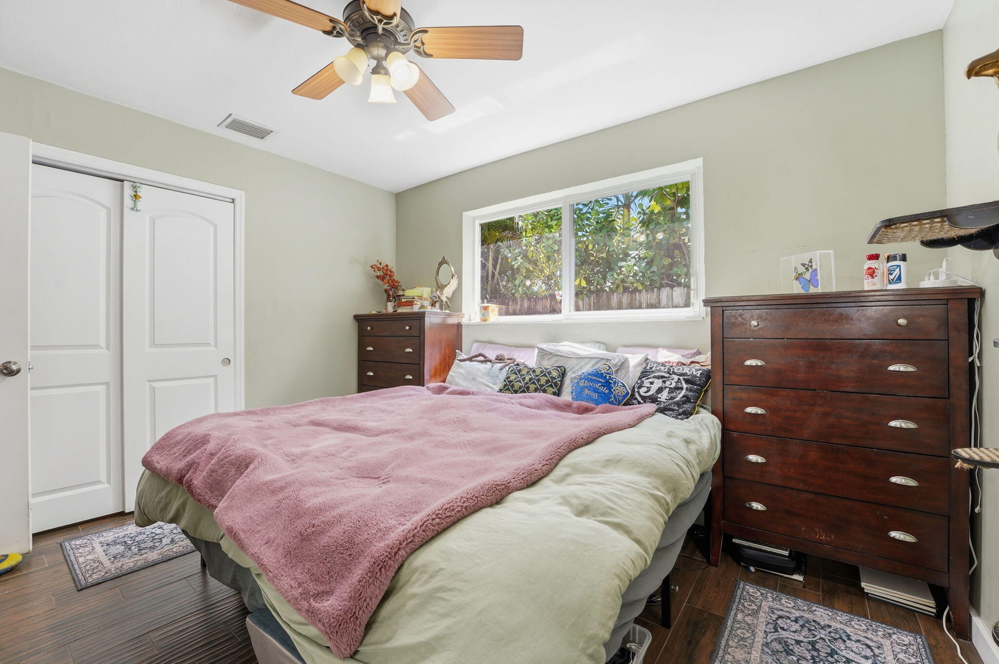 TROPICAL MANORS - Residential