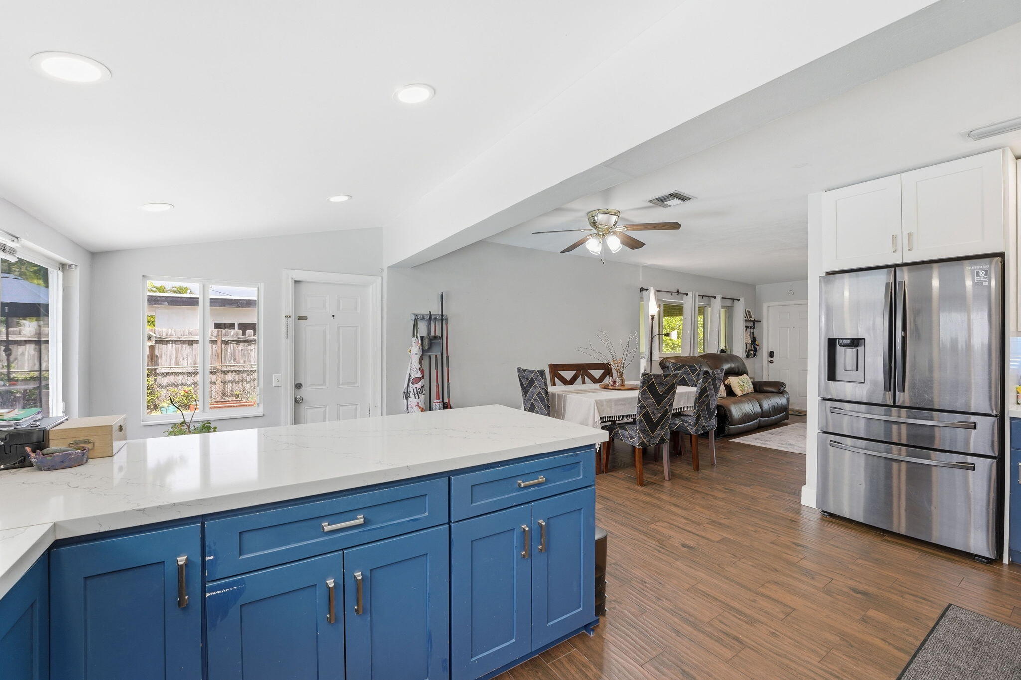 TROPICAL MANORS - Residential