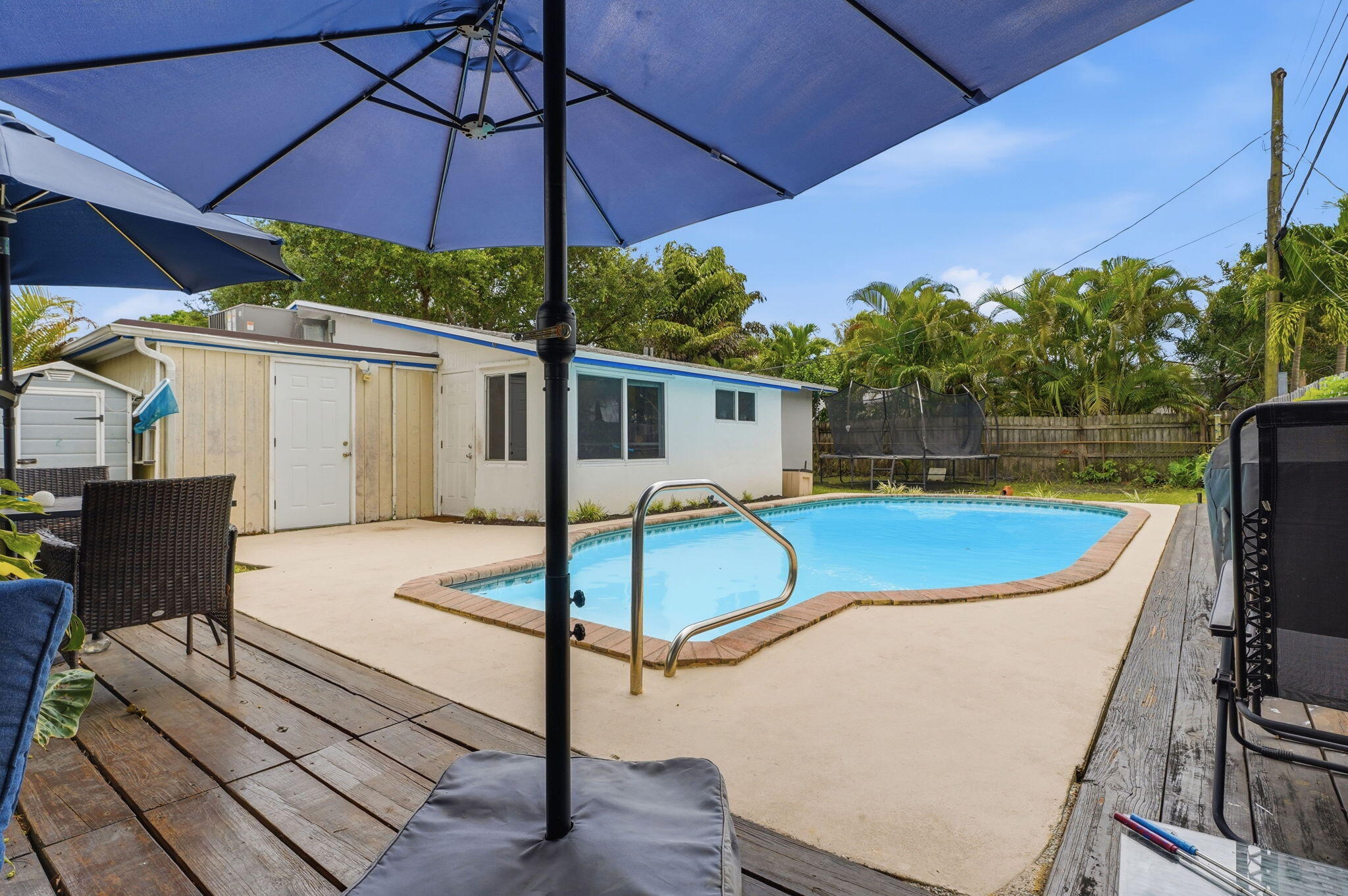 TROPICAL MANORS - Residential