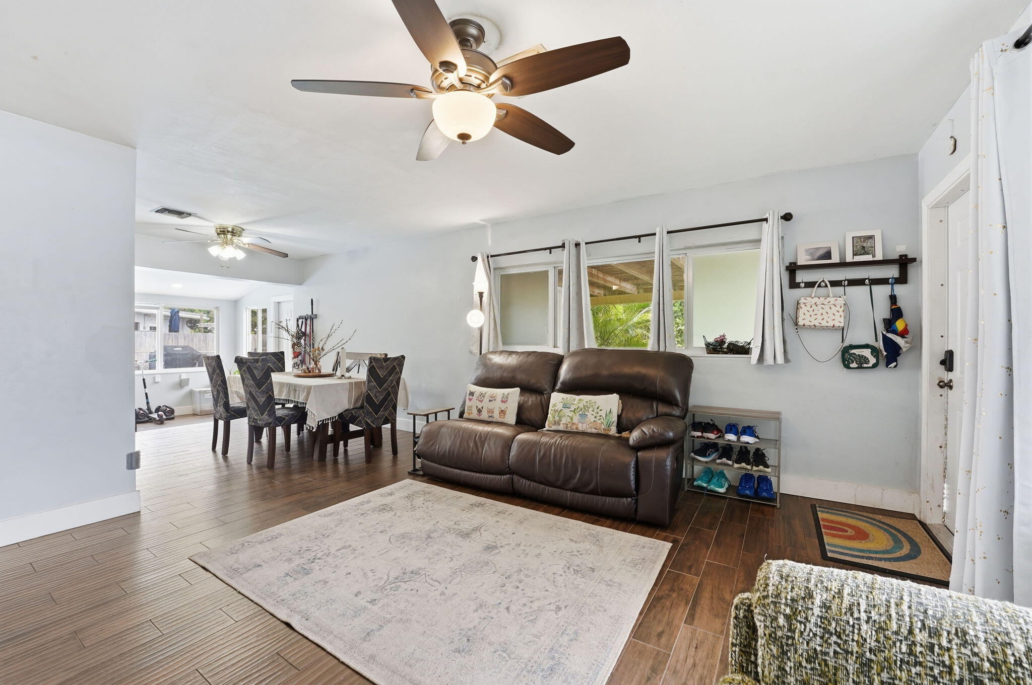 TROPICAL MANORS - Residential