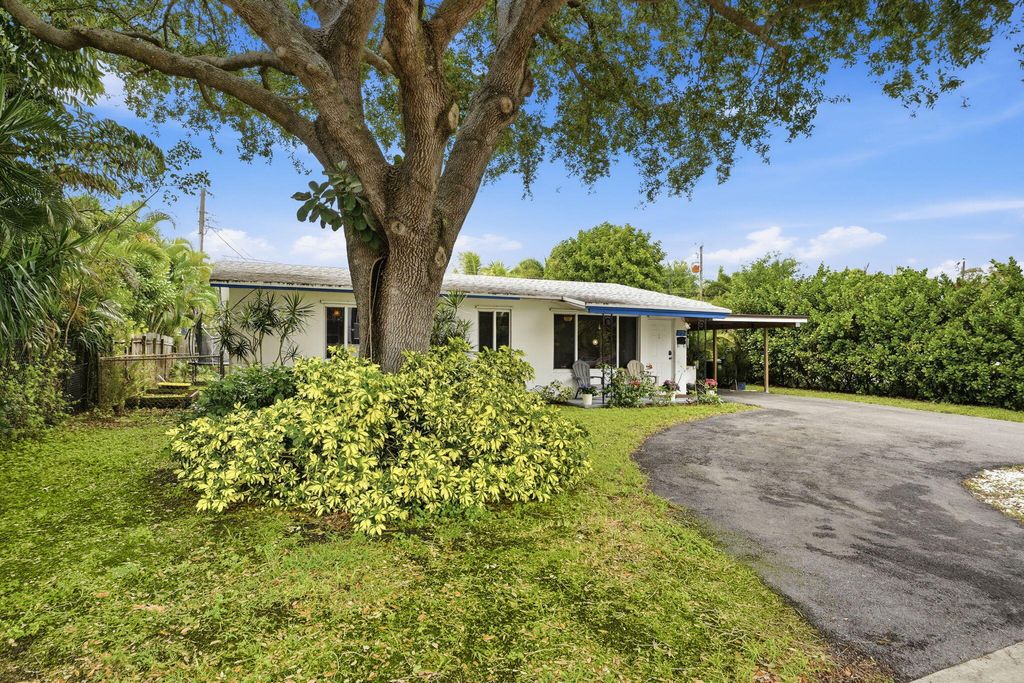 Photo of 2725 NE 6th Avenue, Wilton Manors, FL 33334 (MLS # B26005380)