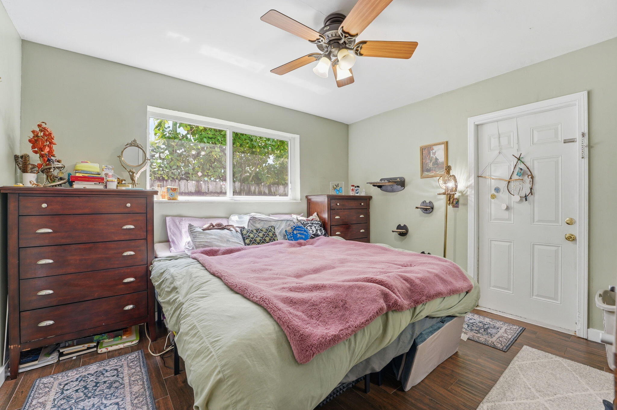 TROPICAL MANORS - Residential