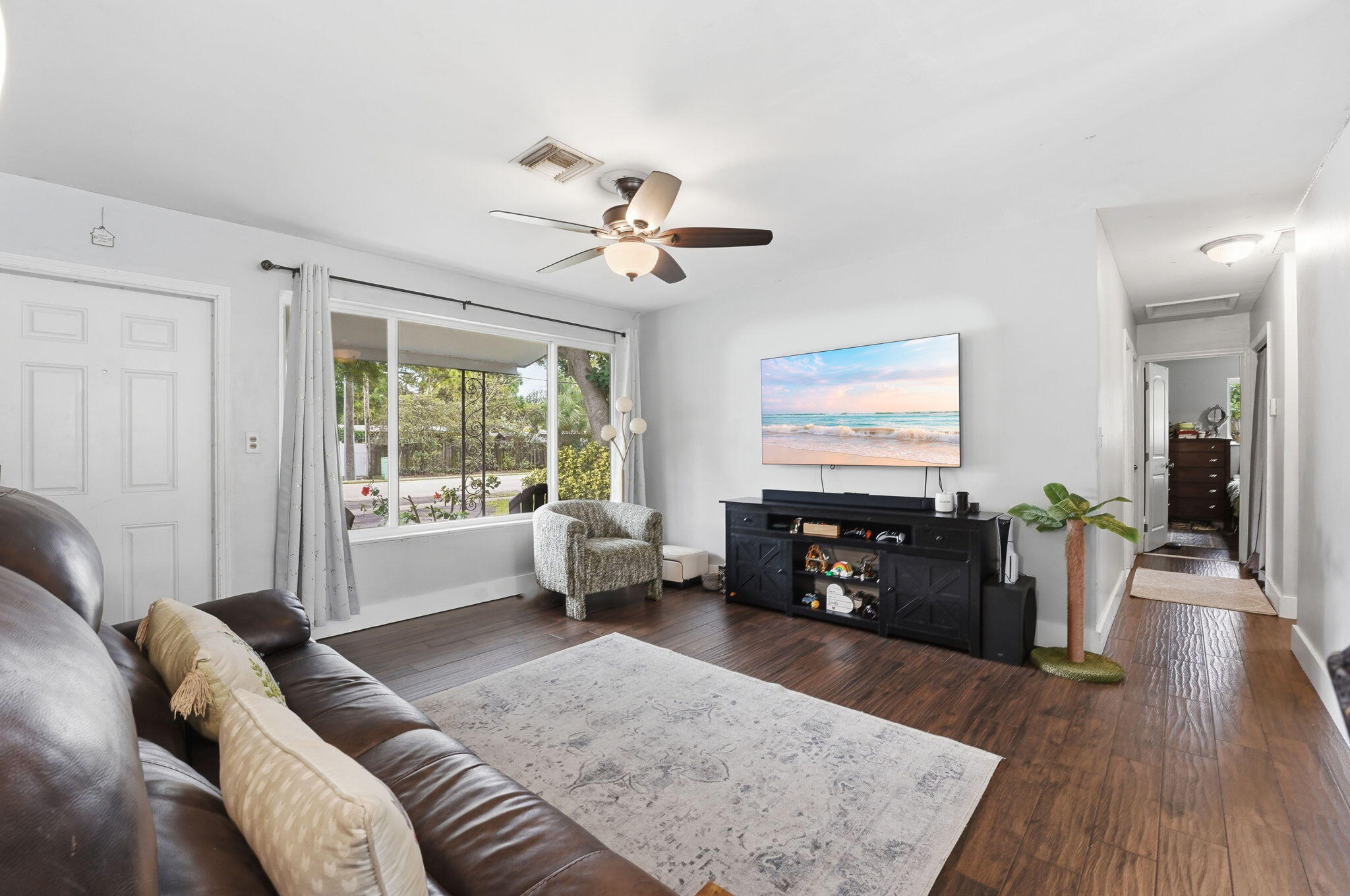 TROPICAL MANORS - Residential