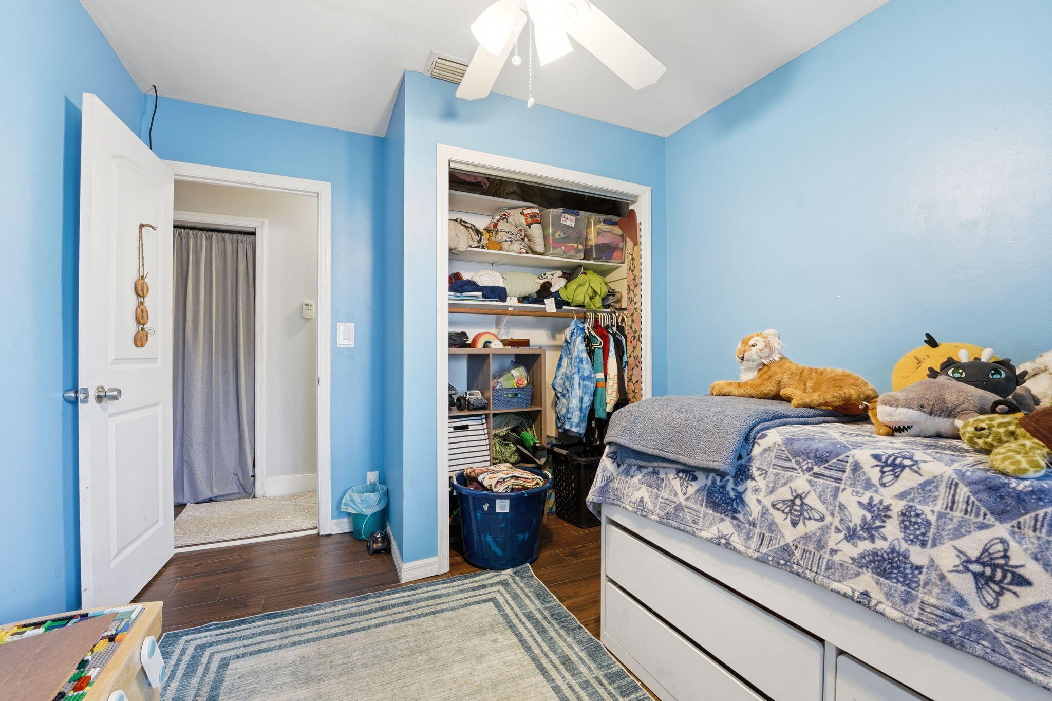 TROPICAL MANORS - Residential