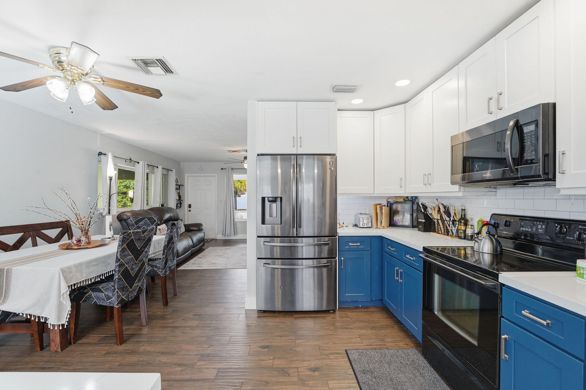 TROPICAL MANORS - Residential