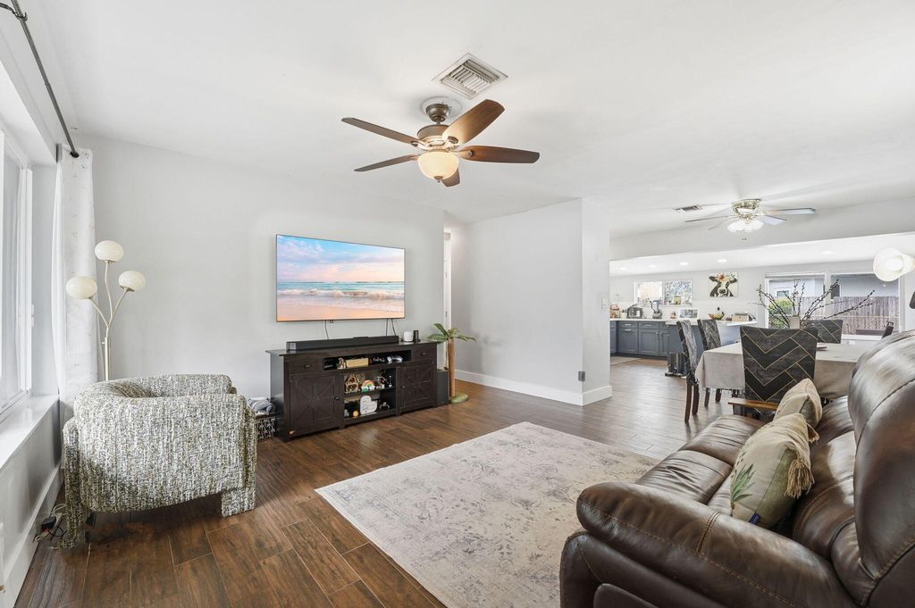 Photo of 2725 NE 6th Avenue, Wilton Manors, FL 33334 (MLS # B26005380)