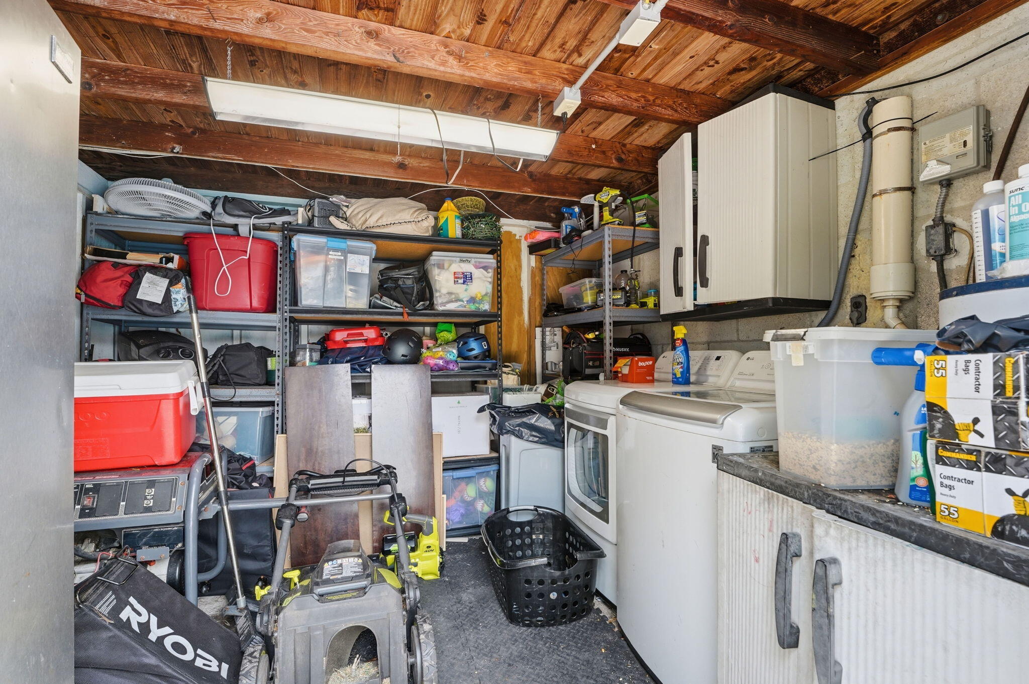 TROPICAL MANORS - Residential