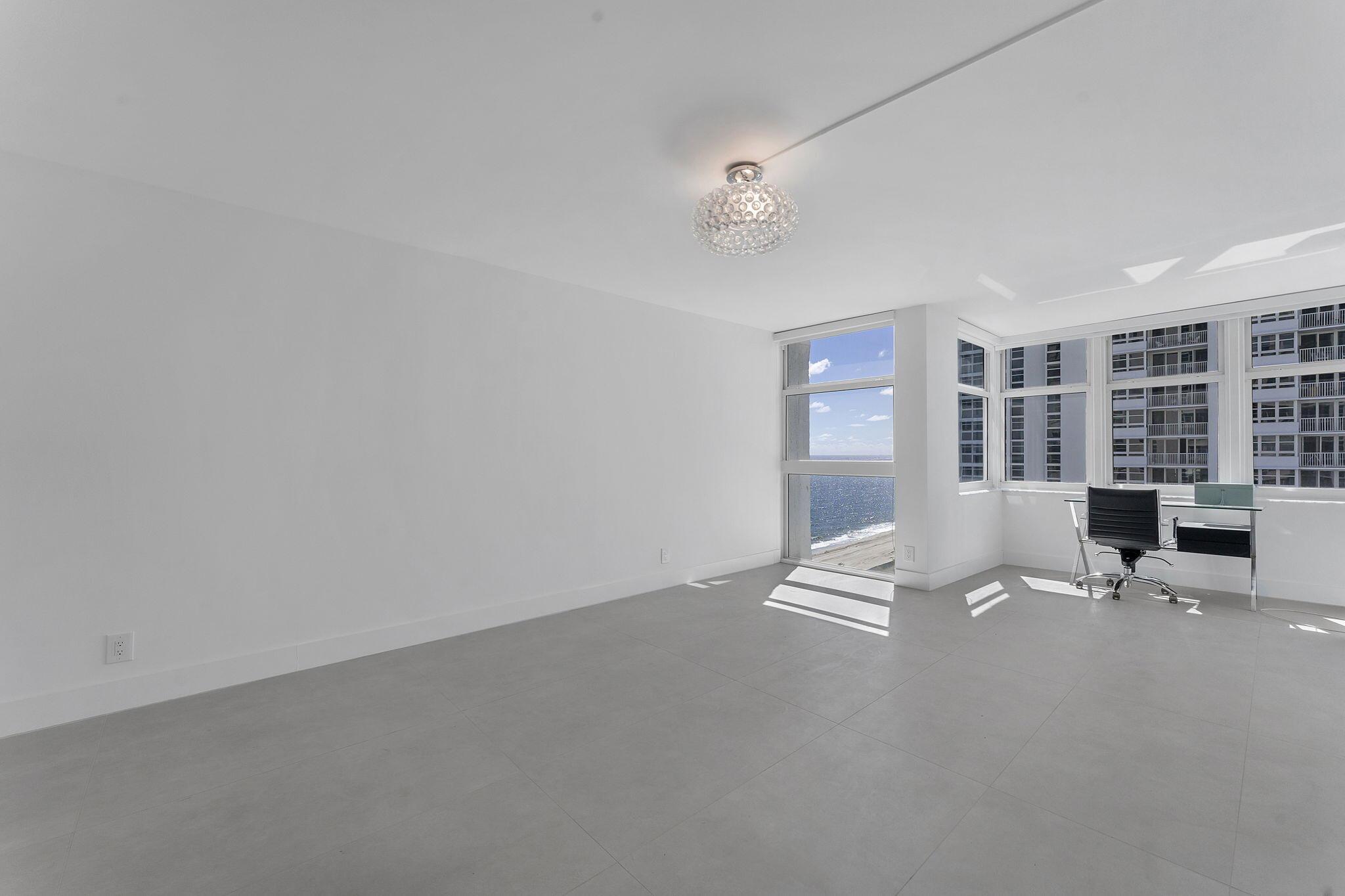 THE RENAISSANCE OF POMPAN - Residential Lease