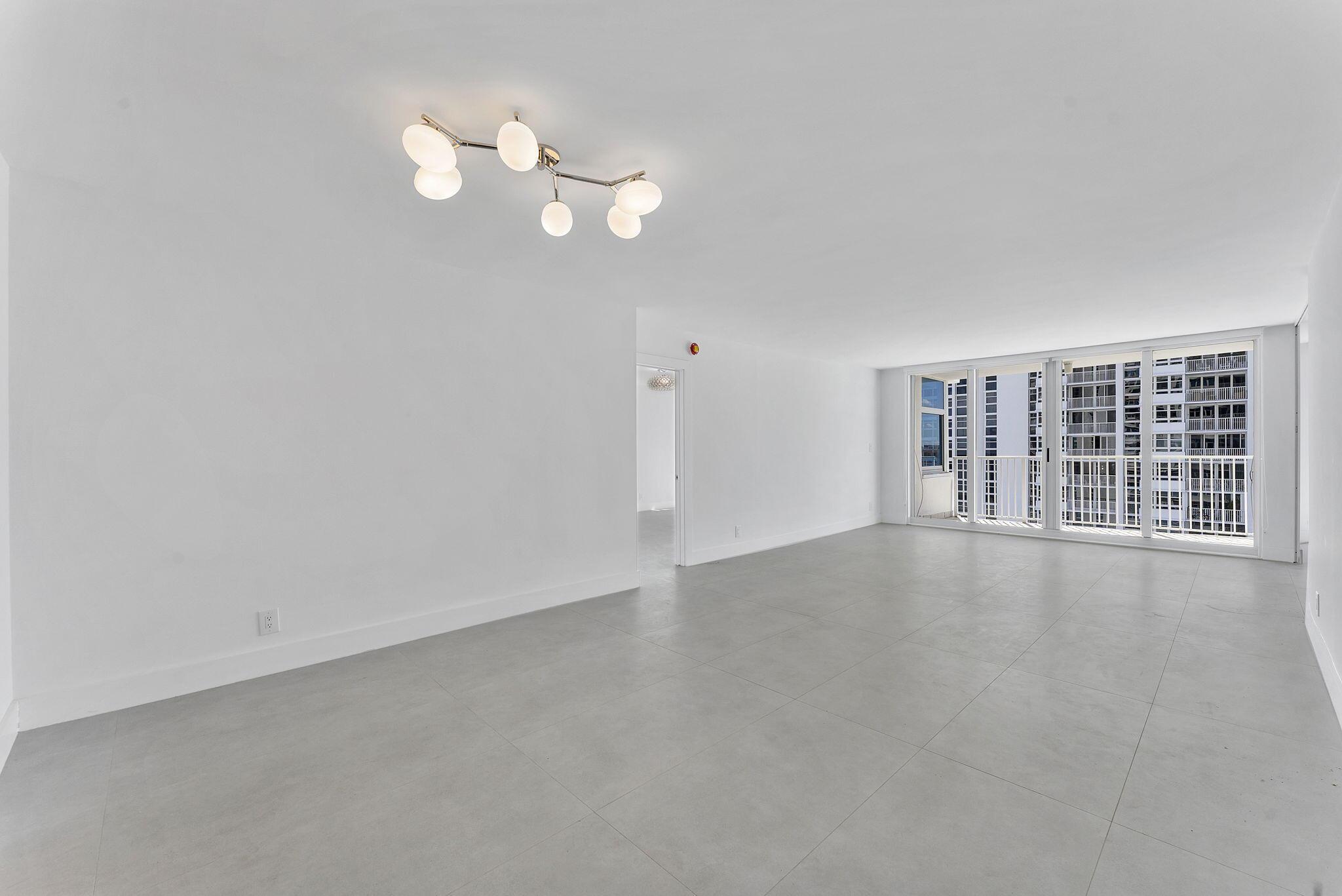 THE RENAISSANCE OF POMPAN - Residential Lease