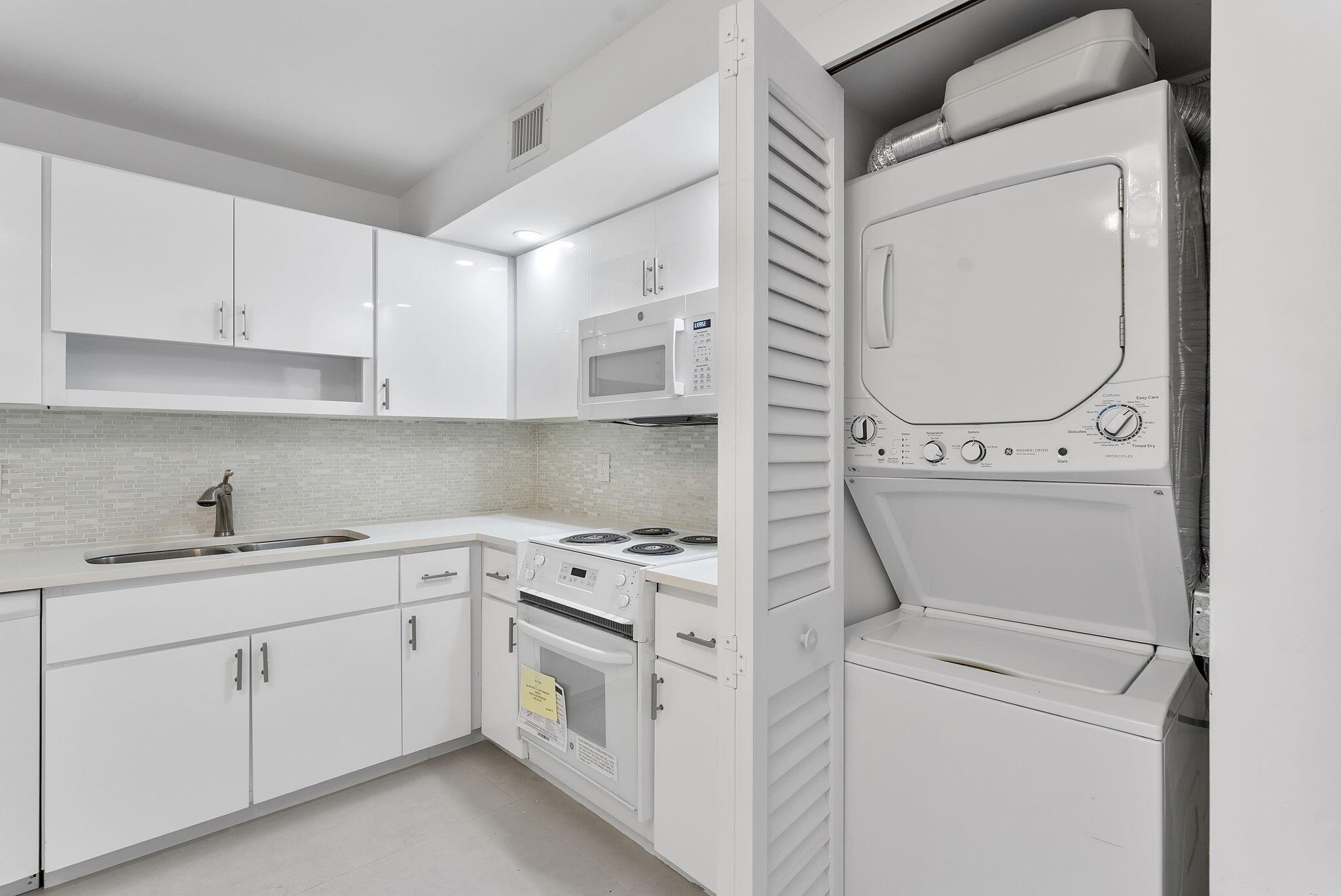THE RENAISSANCE OF POMPAN - Residential Lease