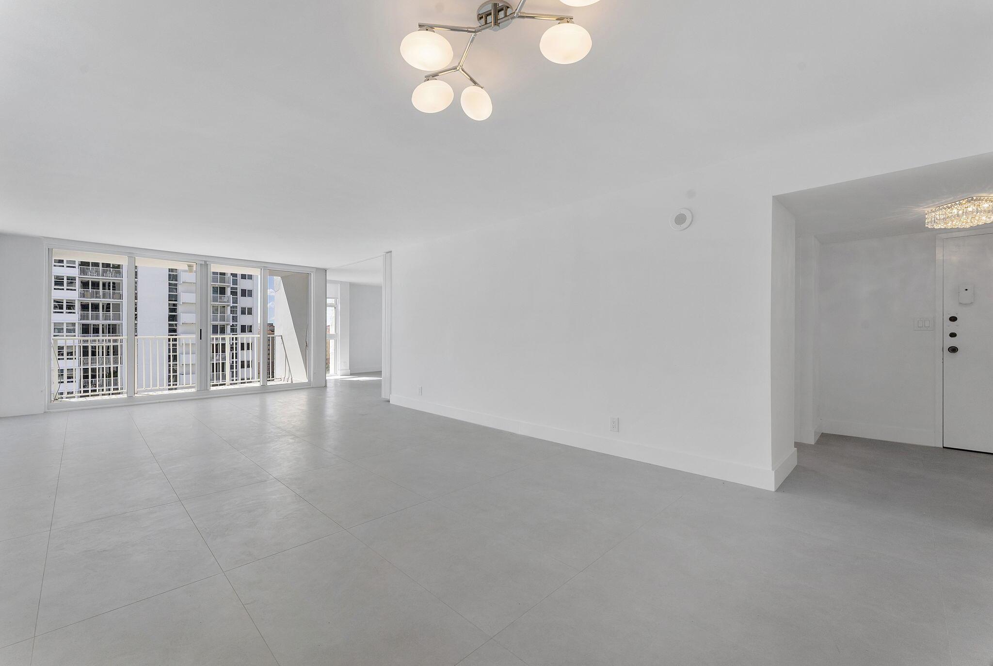 THE RENAISSANCE OF POMPAN - Residential Lease
