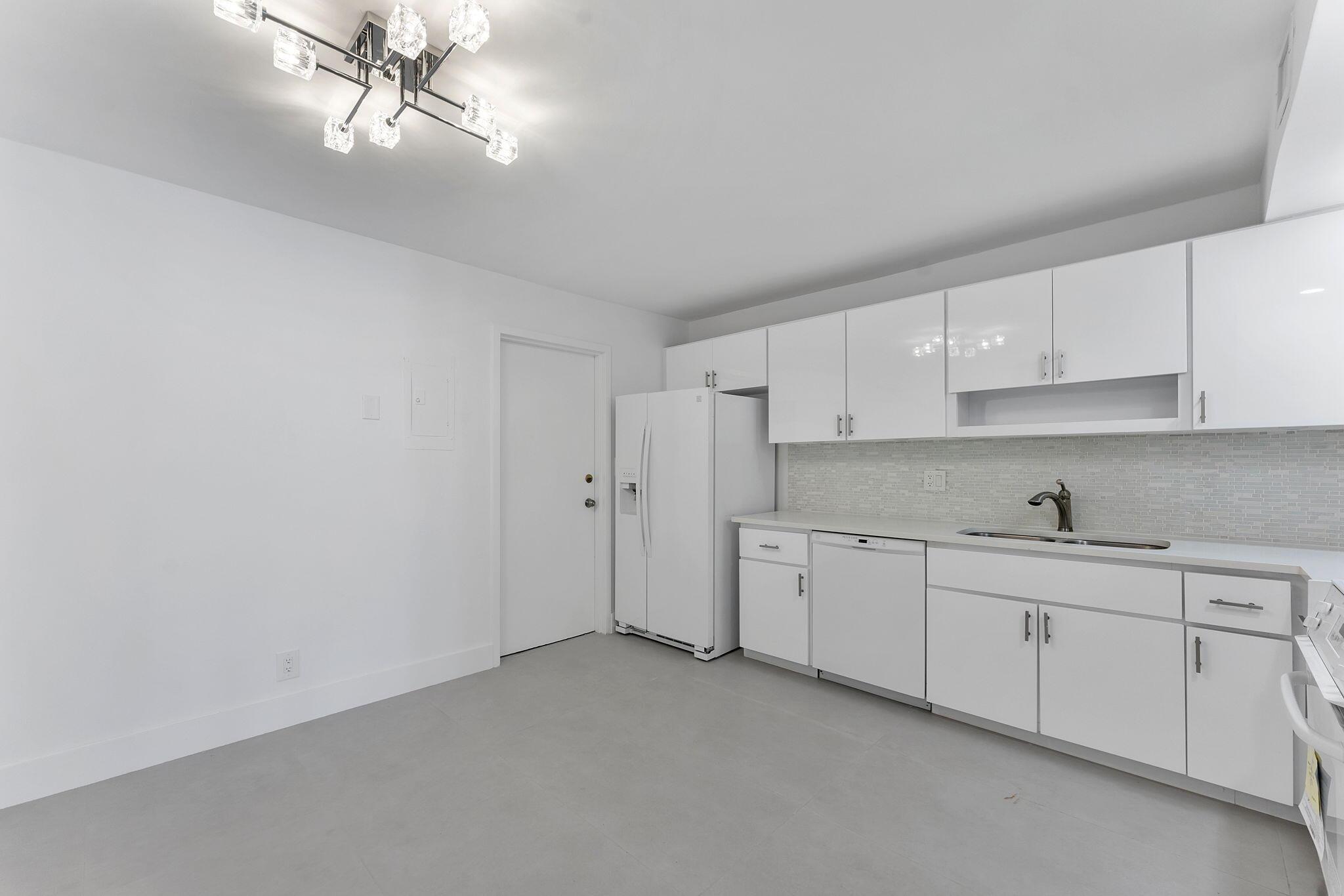 THE RENAISSANCE OF POMPAN - Residential Lease