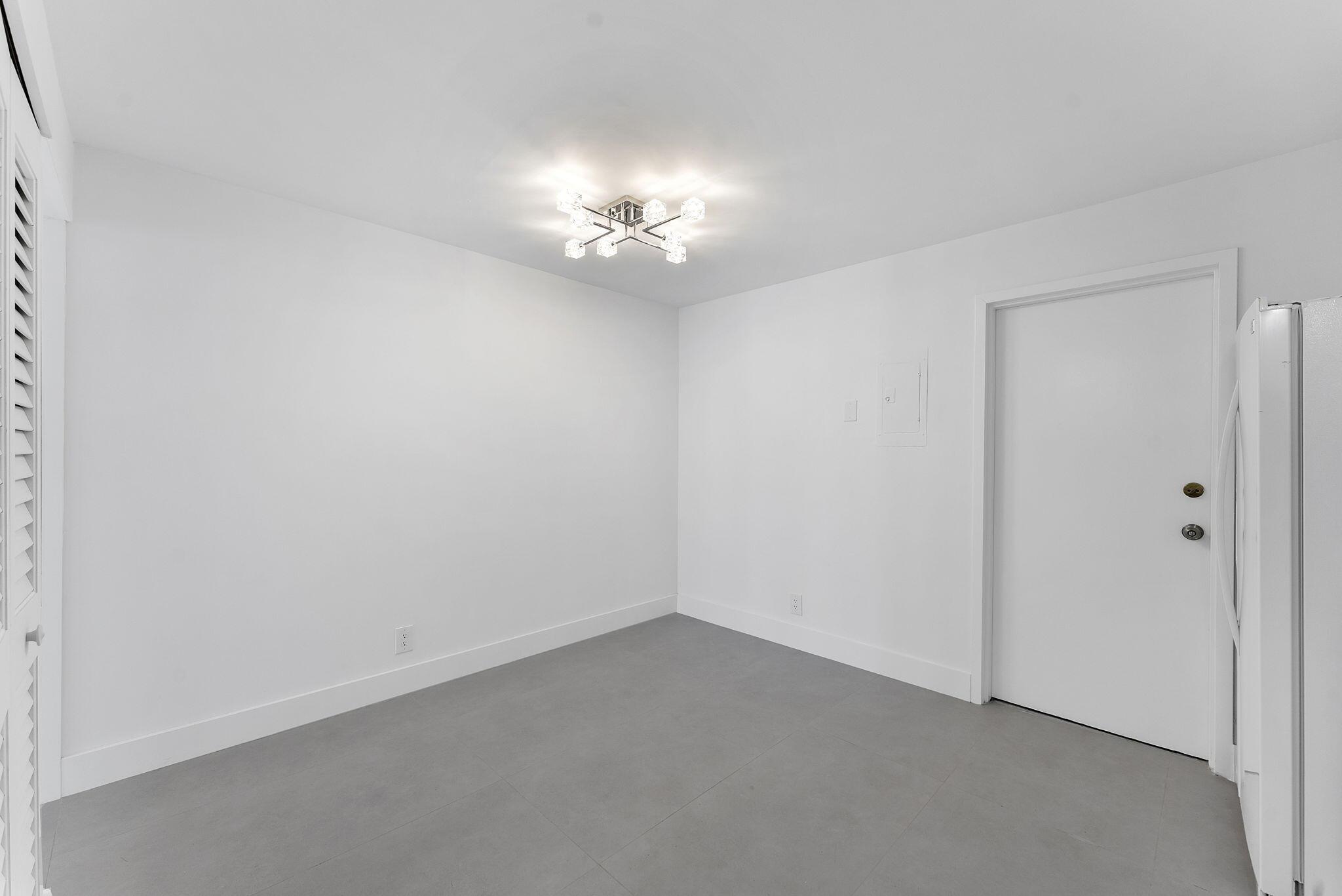 THE RENAISSANCE OF POMPAN - Residential Lease