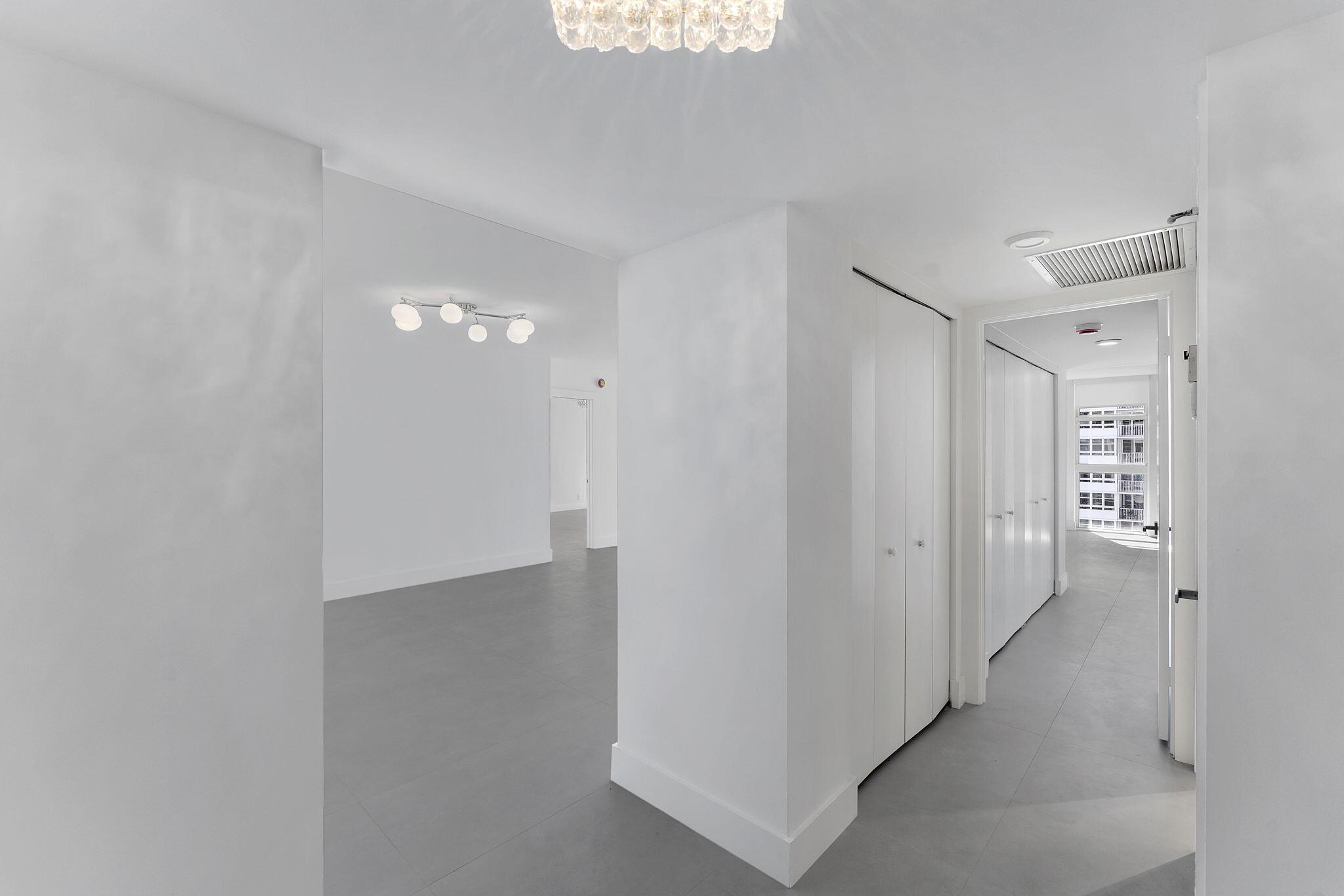 THE RENAISSANCE OF POMPAN - Residential Lease
