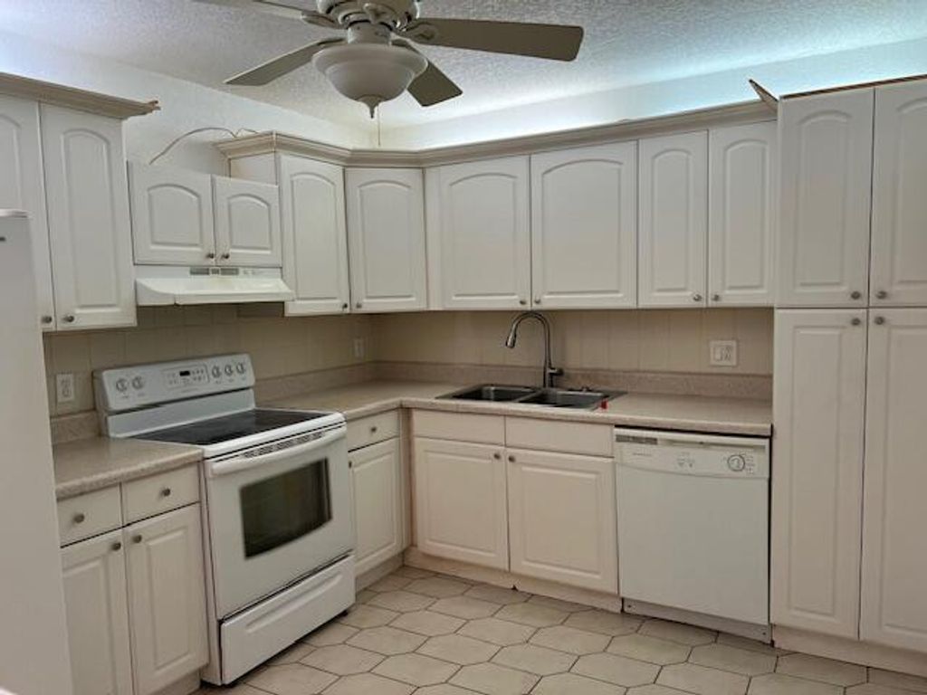 Photo of 22775 SW 66th Avenue #102, Boca Raton, FL 33428 (MLS # R10961300)