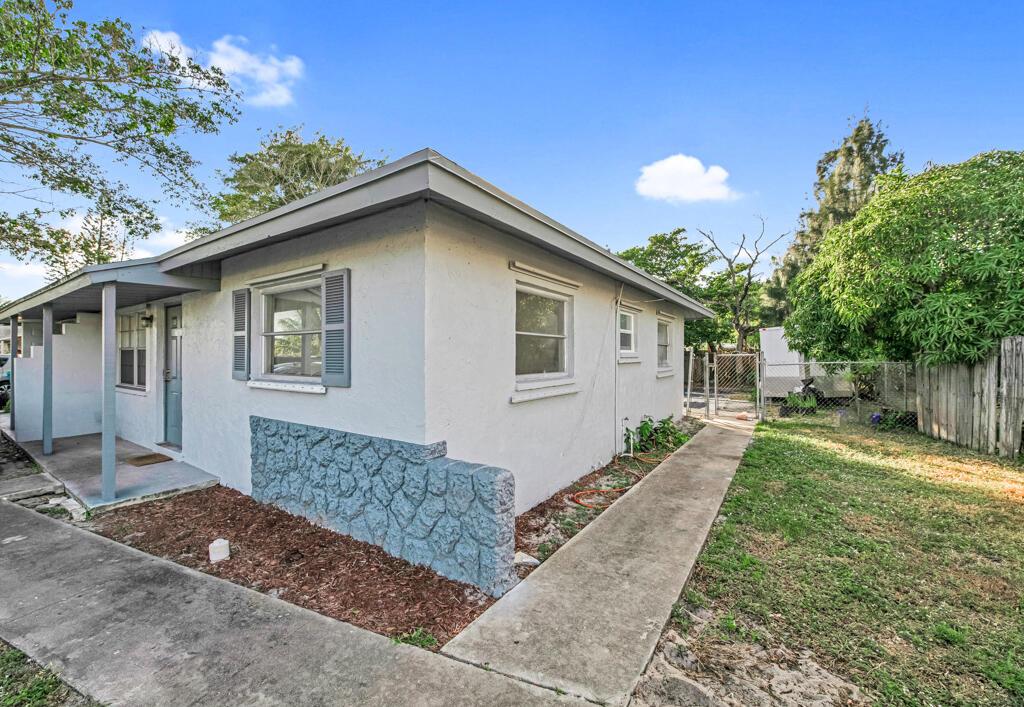 This property is a Duplex that has two Folio numbers 3313 & 3315. Investment property that has month to month rentals. Tenants have been there for a long time and pay all utilities including rent. Central Air in both units newly replaced in 2020 & 2019, otherwise original interiors. Please drive by only and DO NOT disturb Tenants. Showings & inspections only after an accepted offer.