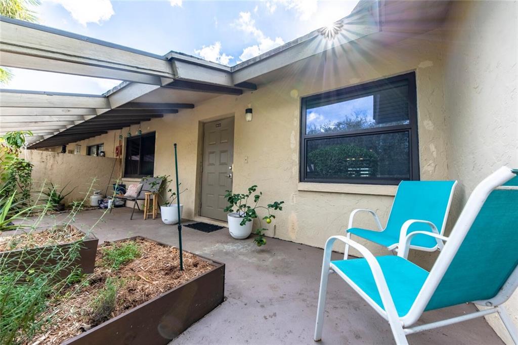 DELRAY OAKS CONDO - Residential