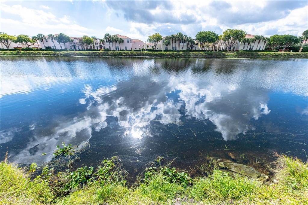 DELRAY OAKS CONDO - Residential