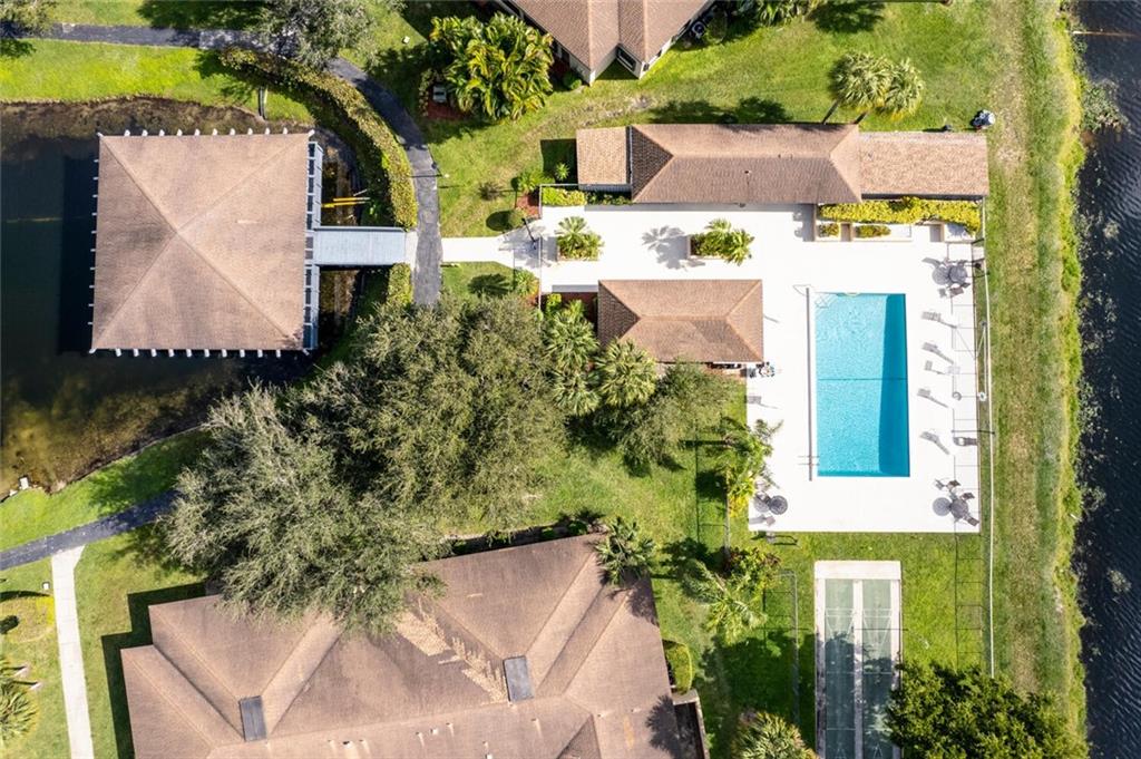 DELRAY OAKS CONDO - Residential