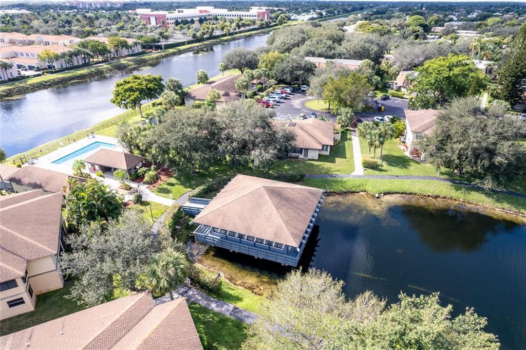 DELRAY OAKS CONDO - Residential