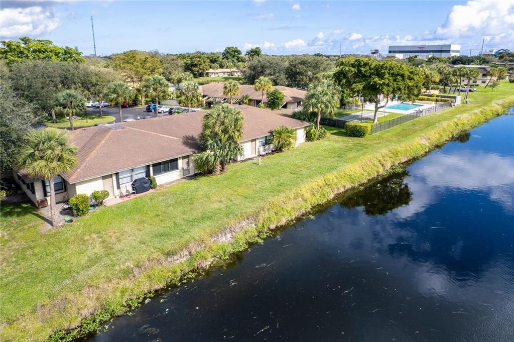 DELRAY OAKS CONDO - Residential