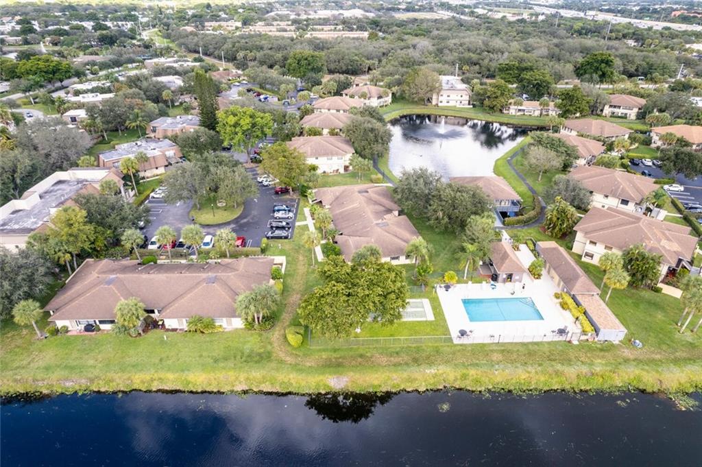 DELRAY OAKS CONDO - Residential
