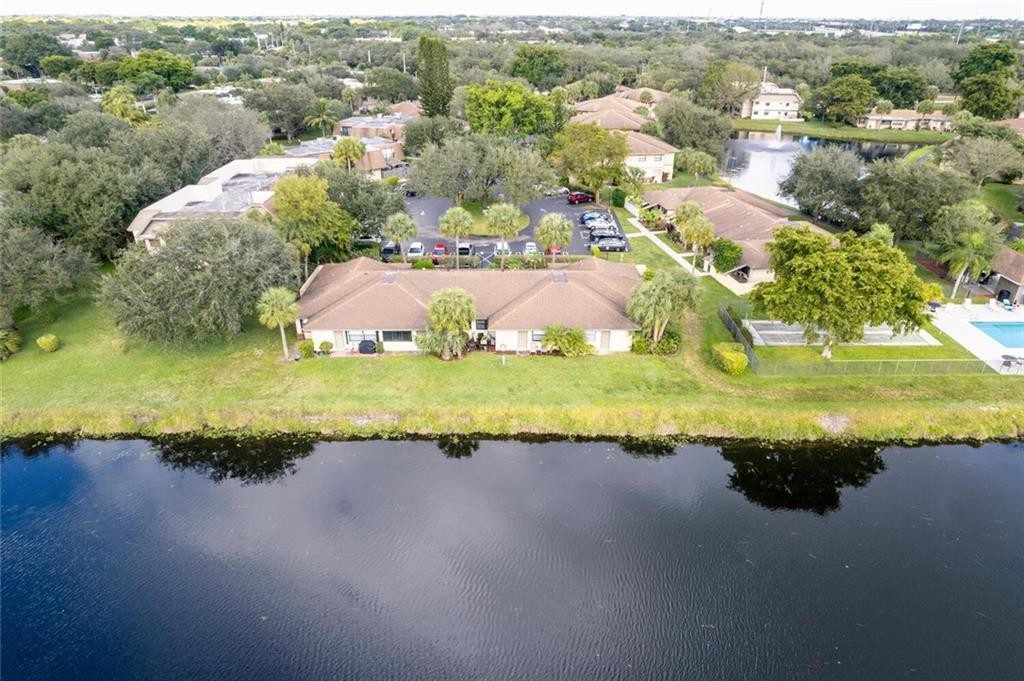 DELRAY OAKS CONDO - Residential