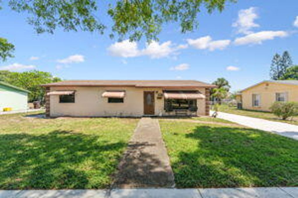 Photo of 1321 Palm Beach Lakes Boulevard, West Palm Beach, FL 33401 (MLS # R10992198)