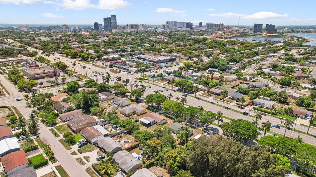 Photo of 1321 Palm Beach Lakes Boulevard, West Palm Beach, FL 33401 (MLS # R10992198)