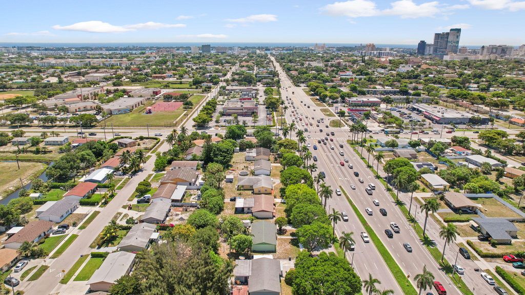 Photo of 1321 Palm Beach Lakes Boulevard, West Palm Beach, FL 33401 (MLS # R10992198)
