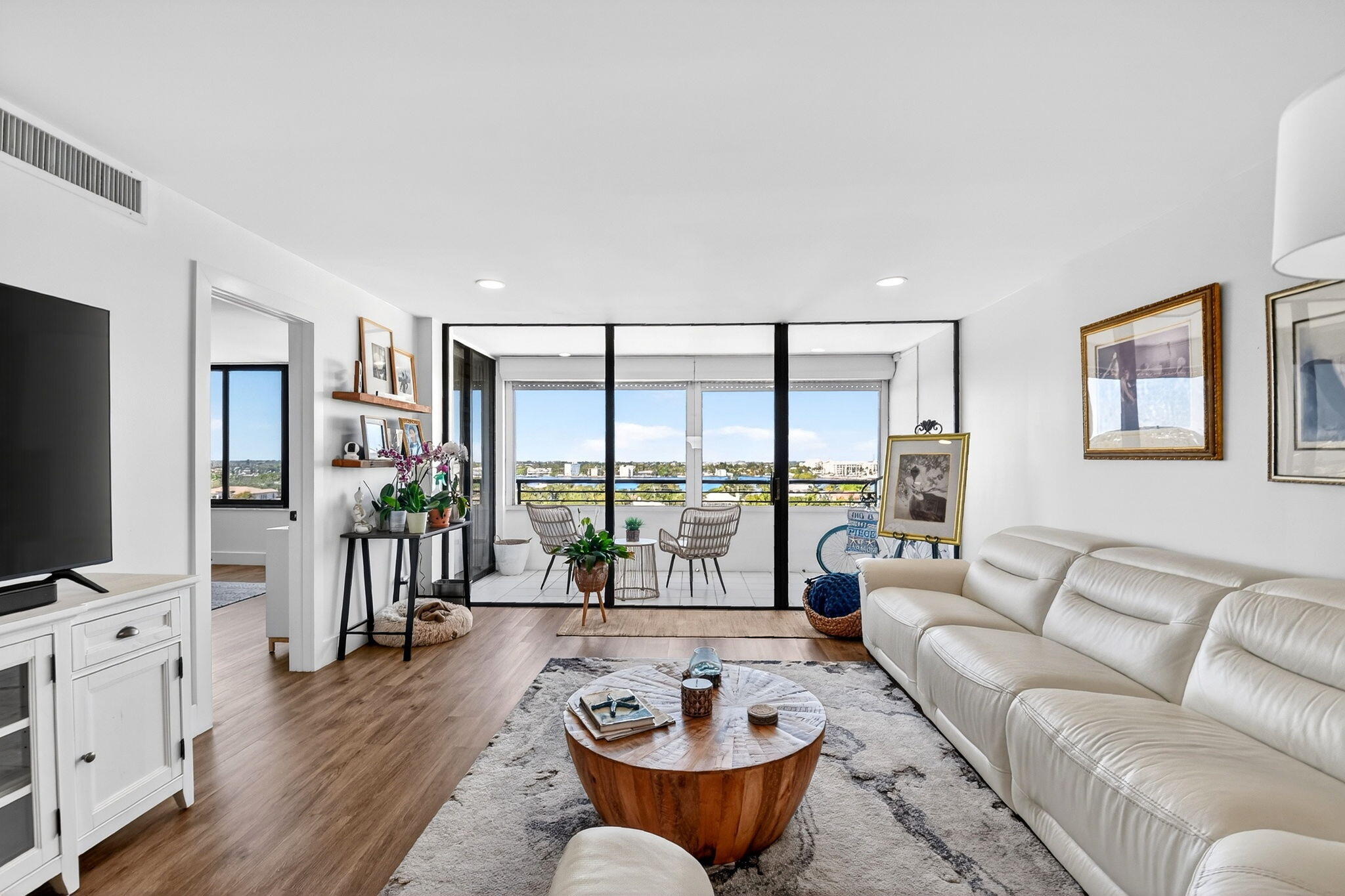 MAYFAIR HOUSE - Residential